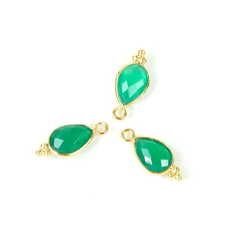 Pendentif serti goutte bohème Onyx vert en laiton Doré à l'or fin 24K