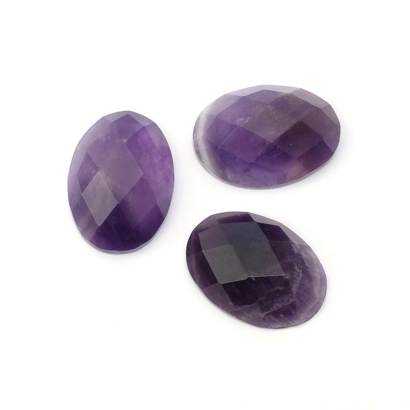 Naturstein-Cabochon Oval facettiert 13 x 18 mm in Amethyst