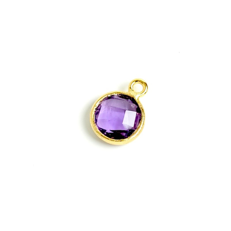 Pendentif sertis rond 8mm d&#39;Améthyste en laiton Doré à l&#39;or fin 24K